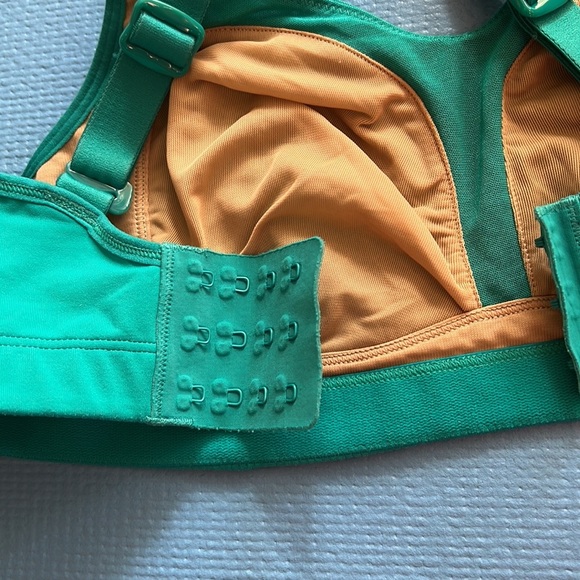 Lululemon Ta Ta Temer Ii, size 04 - Picture 7 of 12
